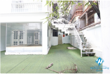 Beautiful house with a big courtyard on Lieu Giai, Ba Dinh